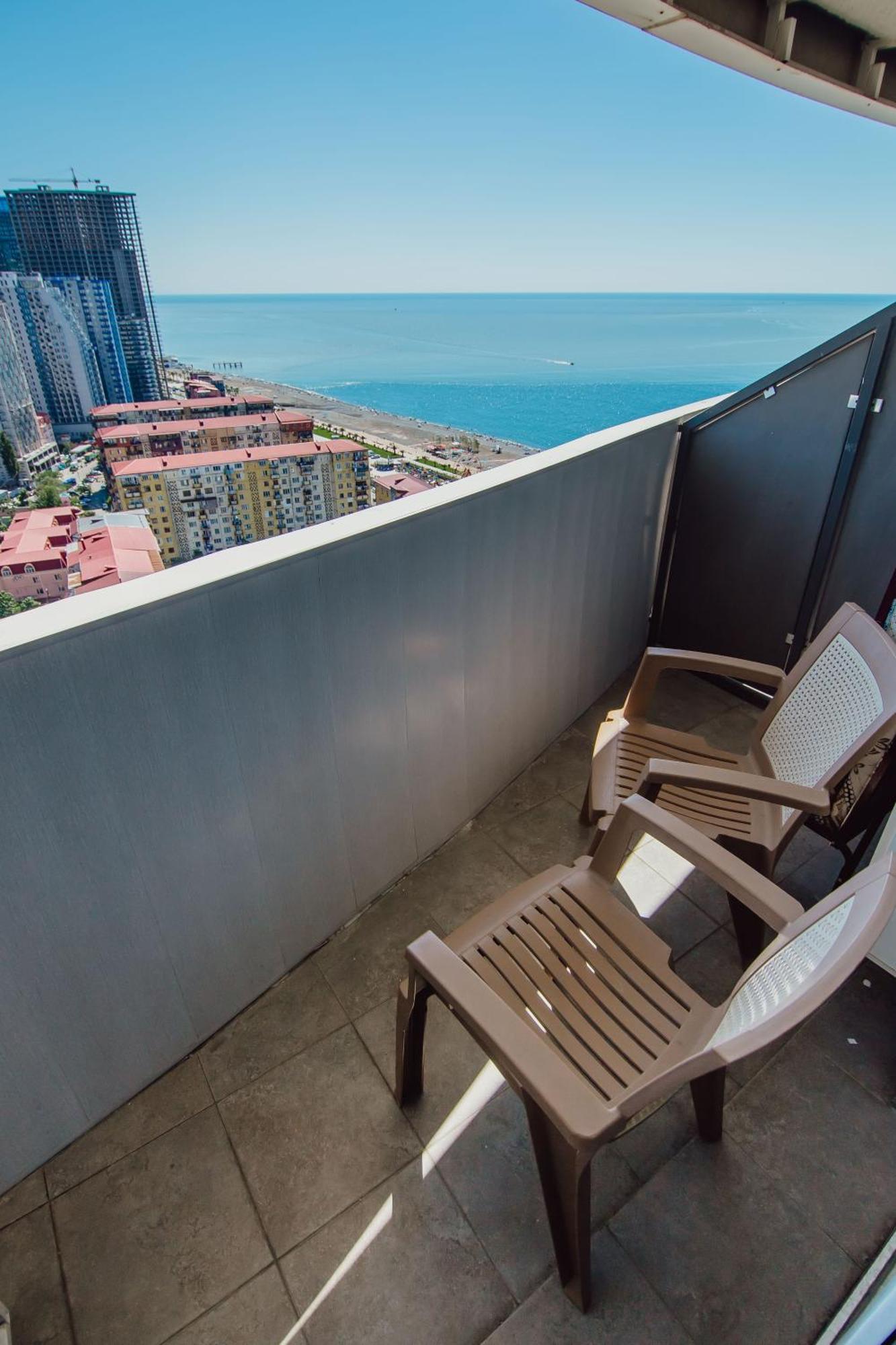 Ferienwohnung The Blue Perl 3 Batumi Exterior foto