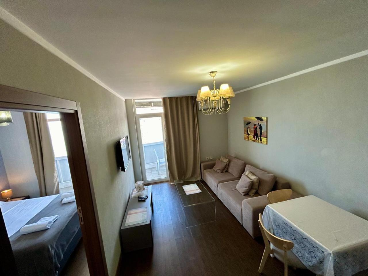 Ferienwohnung The Blue Perl 3 Batumi Exterior foto