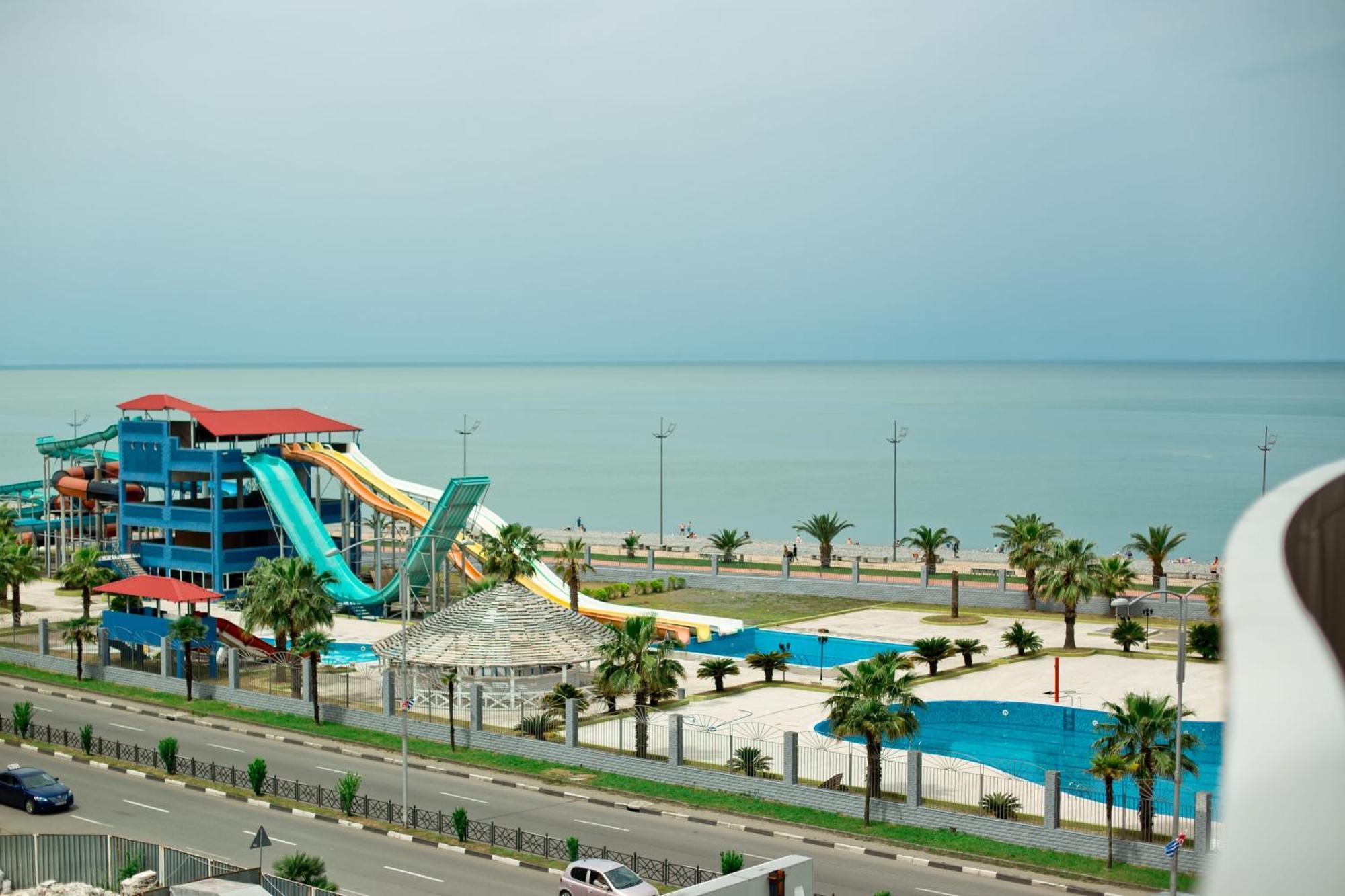 Ferienwohnung The Blue Perl 3 Batumi Exterior foto
